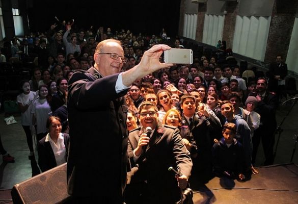 General worships with a thousand Salvationists in South America