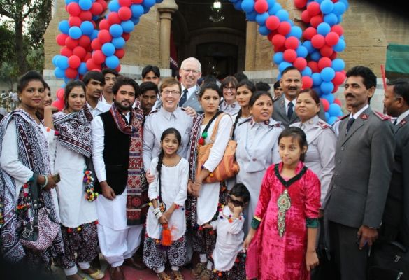 Commissioners inspire Salvationists during visit to Pakistan