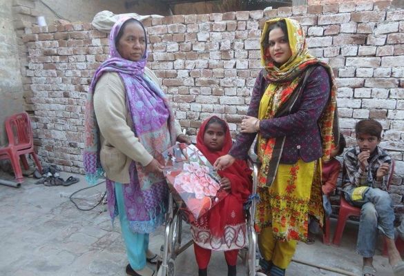 Real meaning of Christmas deepens Anny's passion for her fellow-Pakistanis