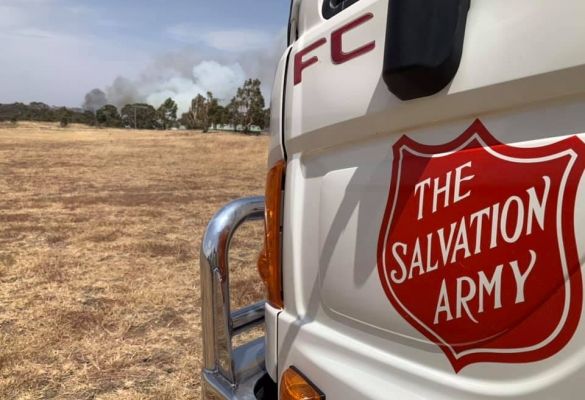 Call for trained volunteers as bushfires rage across Australia