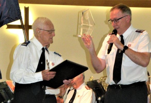 Des honoured for 88 years of banding
