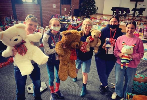 Young parents experience Christmas Cheer in Geelong