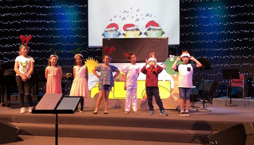 Kids  on song for Christmas