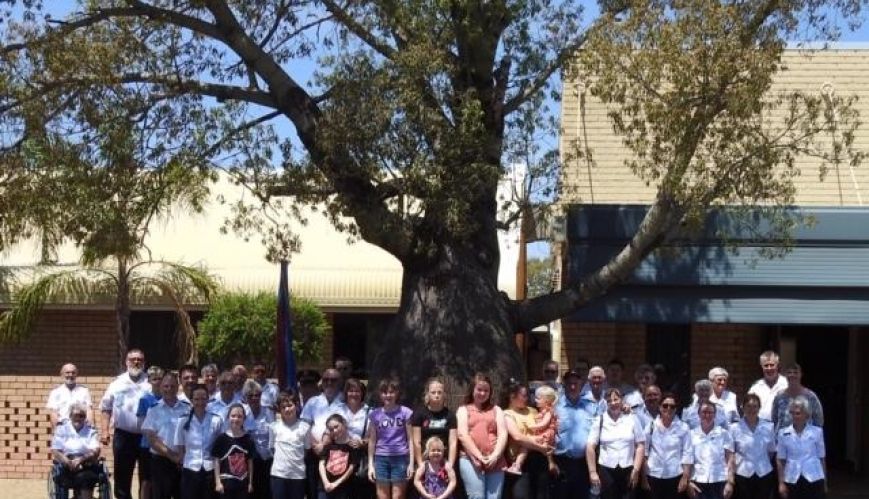 Bundamba volunteers do something special for drought-hit town