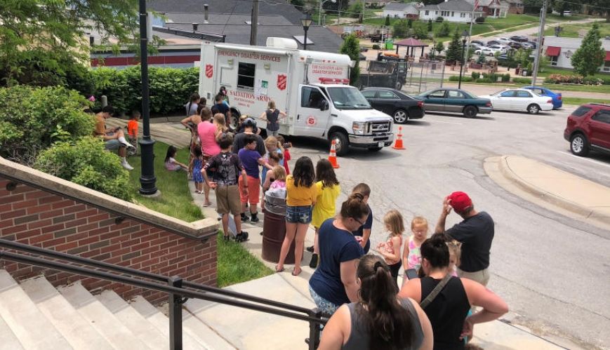 Mobile kitchen keeps kids cruisin' over summer