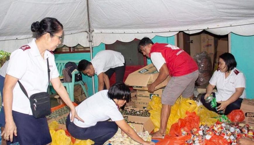 Emergency food supplies distributed in the Philippines after Typhoon Mangkut