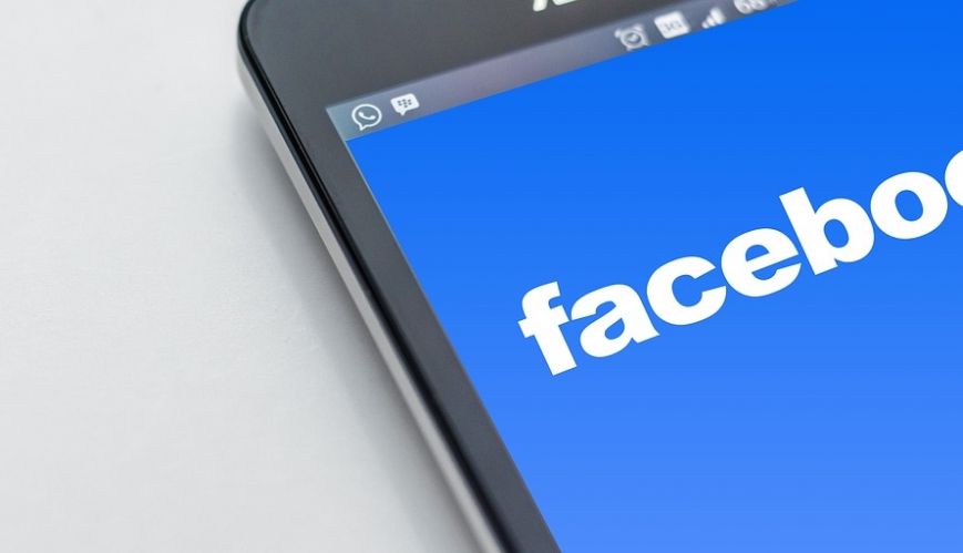How should a Christian use Facebook?