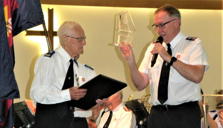 Des honoured for 88 years of banding