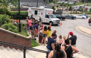 Mobile kitchen keeps kids cruisin' over summer