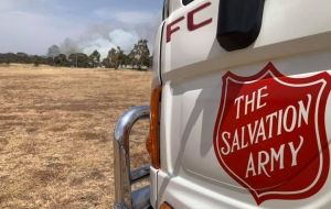 Call for trained volunteers as bushfires rage across Australia