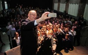 General worships with a thousand Salvationists in South America