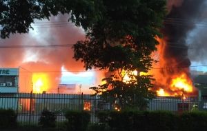 Fires, looting, gunshots outside Salvos THQ in Port Moresby