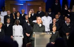 General uses farewell meeting to call Christians to be God's light 