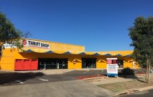 Alice Springs community says "hello yellow" to new thrift shop